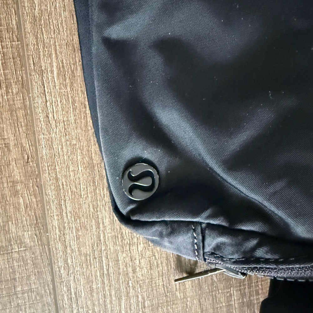 Lululemon Black Belt Bag - Picture 2 of 3